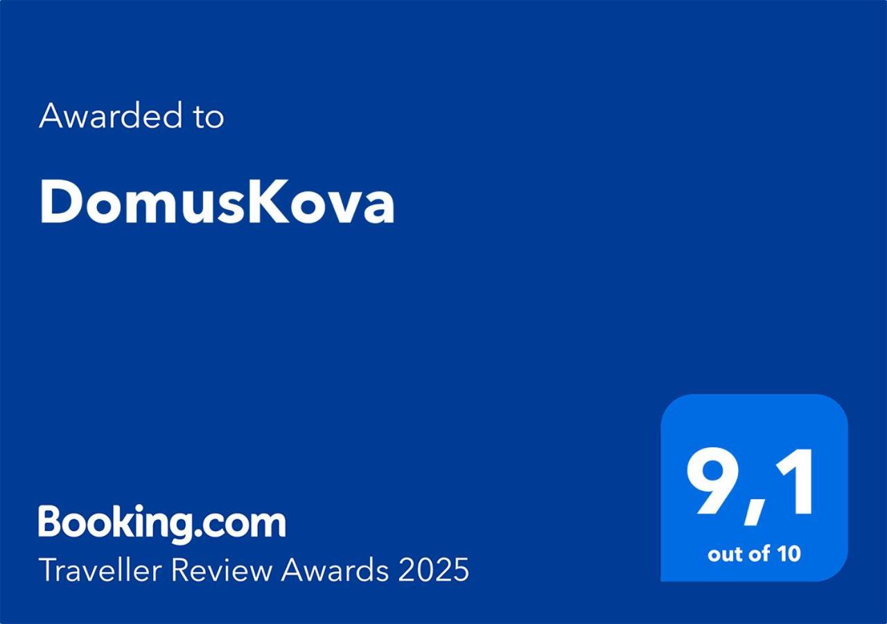 Domuskova * Podstrana